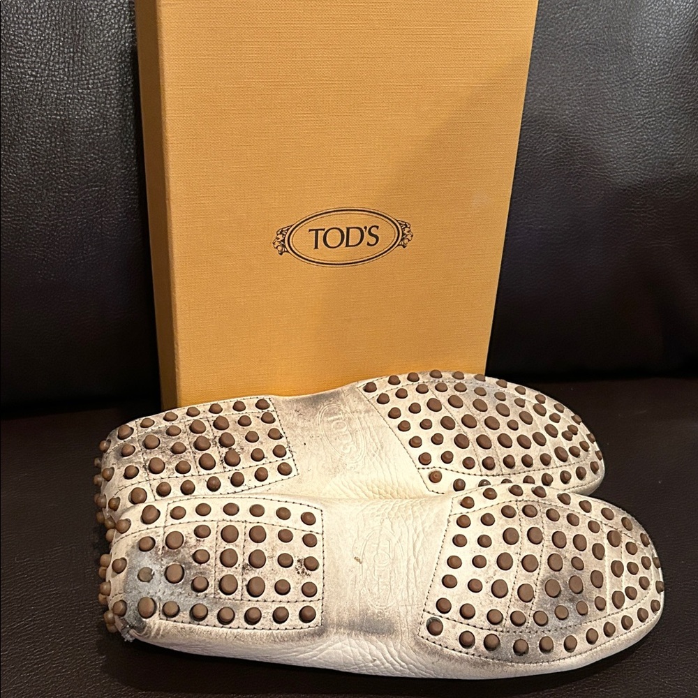 Tod's Two-Tone Brown and Cream Loafers - Picture 5 of 5